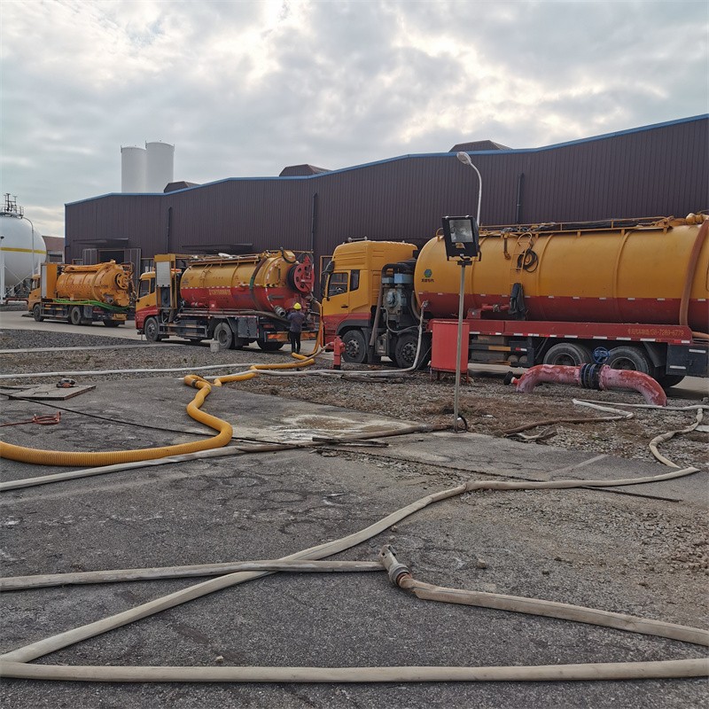 铁东污水池清理