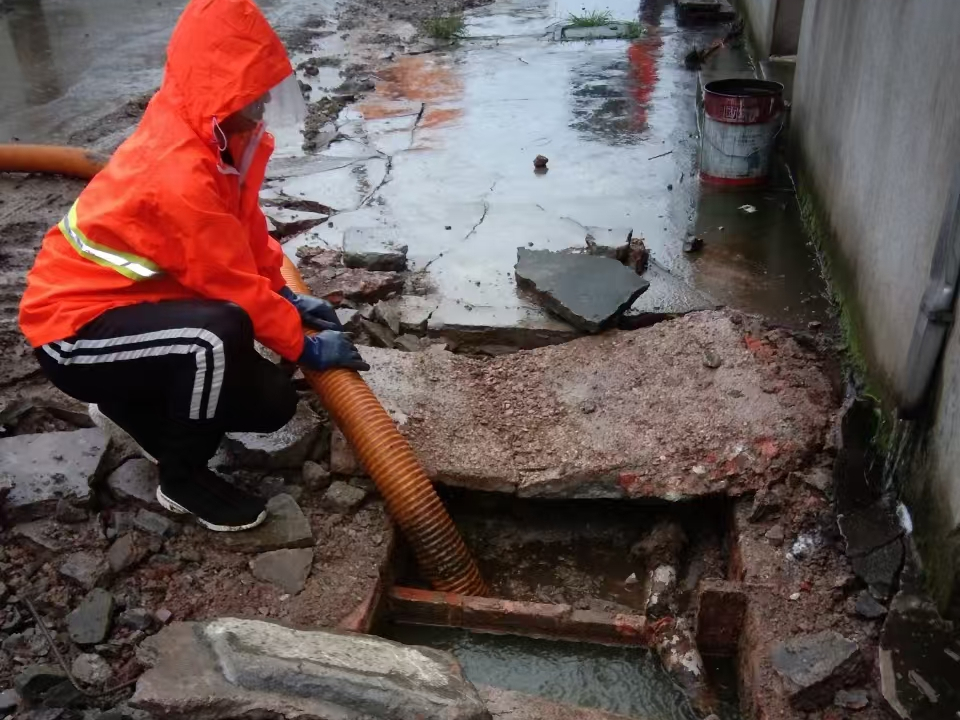 铁东专业清理污水池 炜誉市政以规范流程守护城市 “肠道”